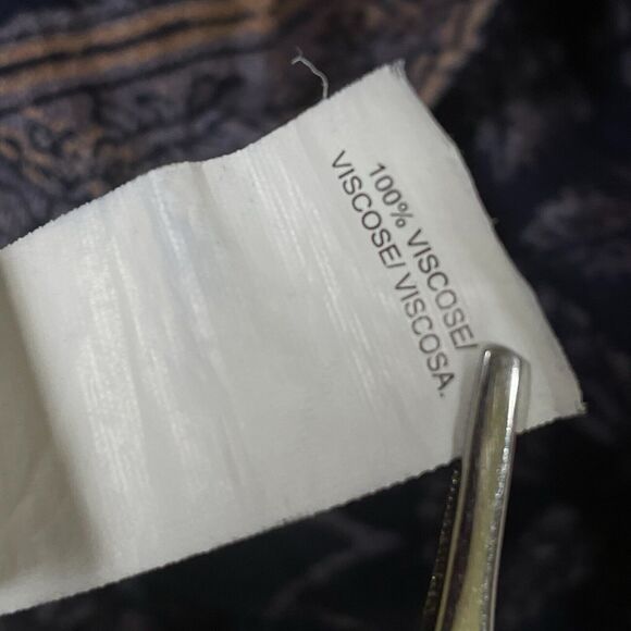 Lucky Brand Womens V-Neck Batik Floral Peplum Top Sz Small Stretch Dark Navy - Picture 12 of 12